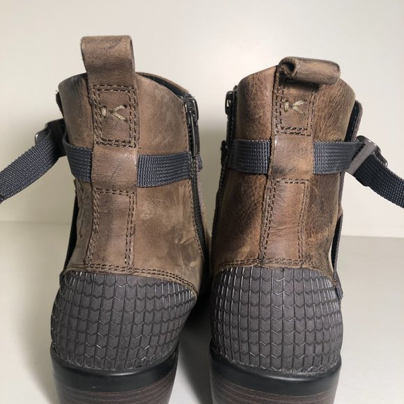 Keens Size 7 suede brown winter boots - Keens - Picture 9 of 12